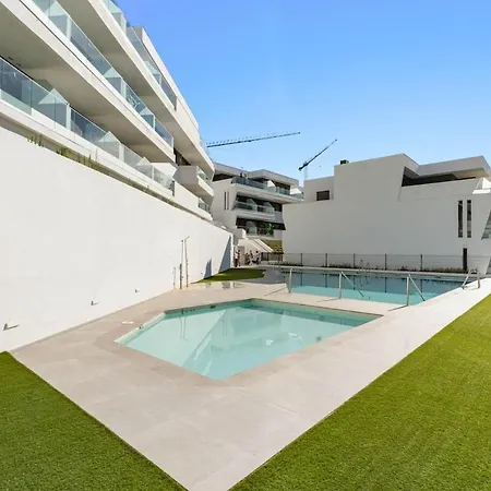 Bright 3-bedroom - Pool&comfort, Apartamento Estepona